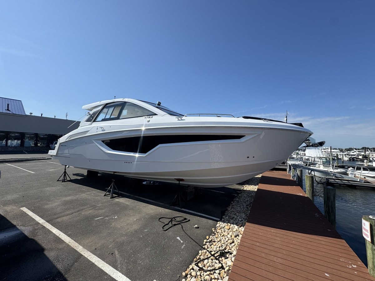 Cruisers Yachts CRUISERS YACHTS 42 GLS OUTBOARD