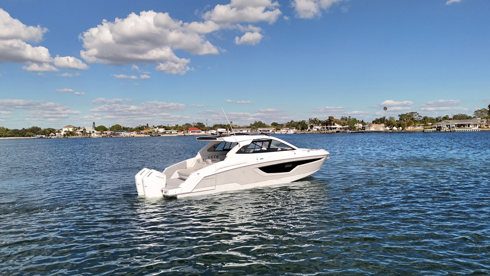 CRUISERS YACHTS 42 GLS OUTBOARD, photo 3