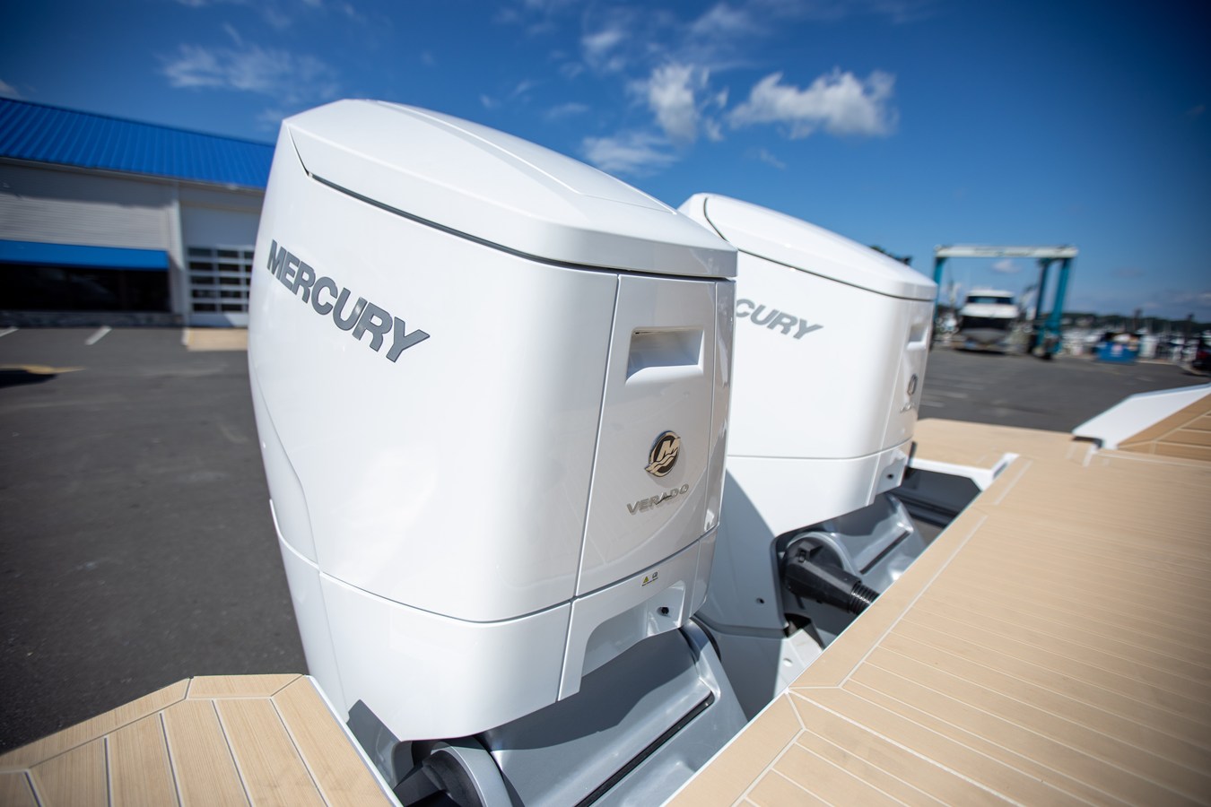 CRUISERS YACHTS 42 GLS OUTBOARD, photo 8