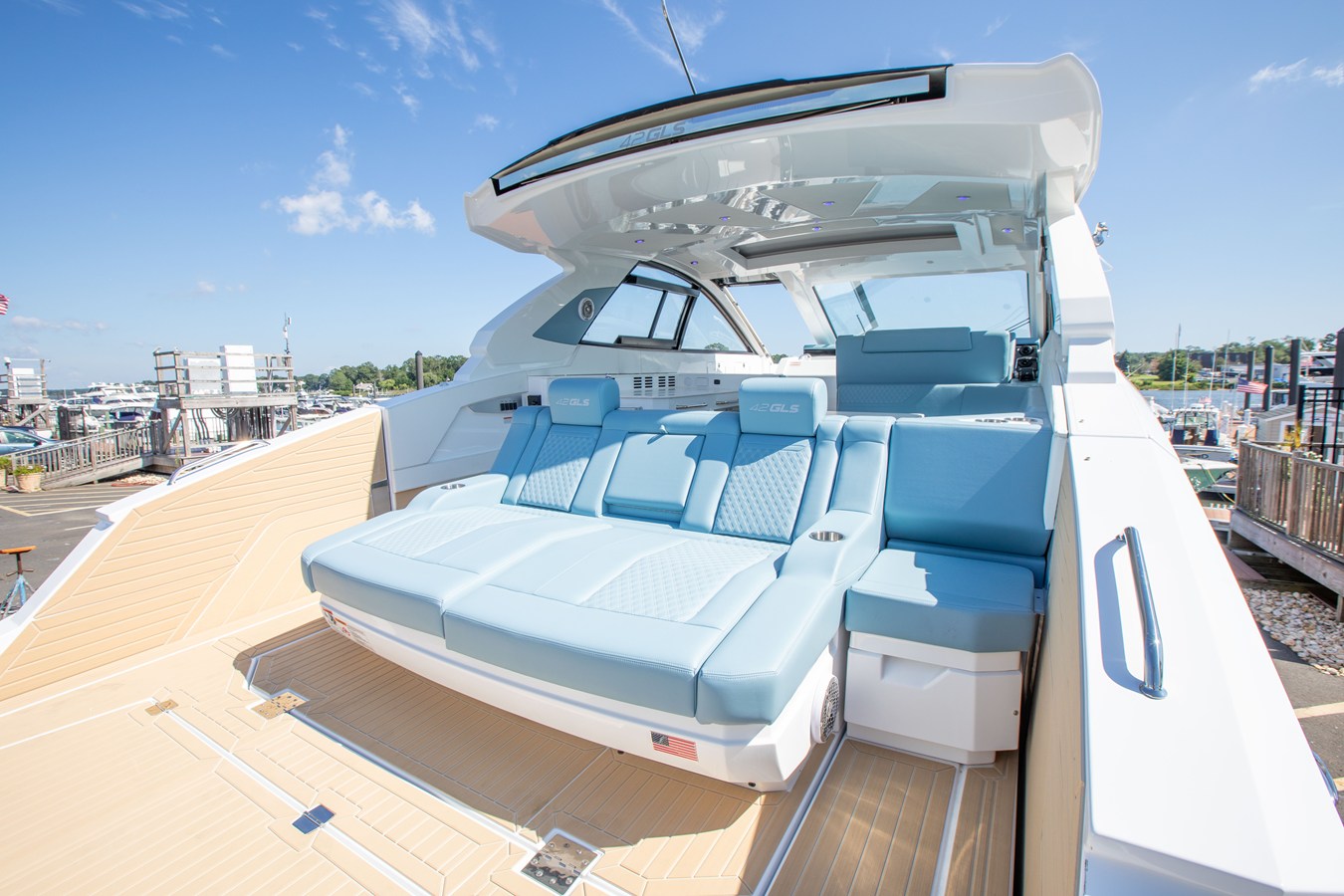 CRUISERS YACHTS 42 GLS OUTBOARD, photo 11