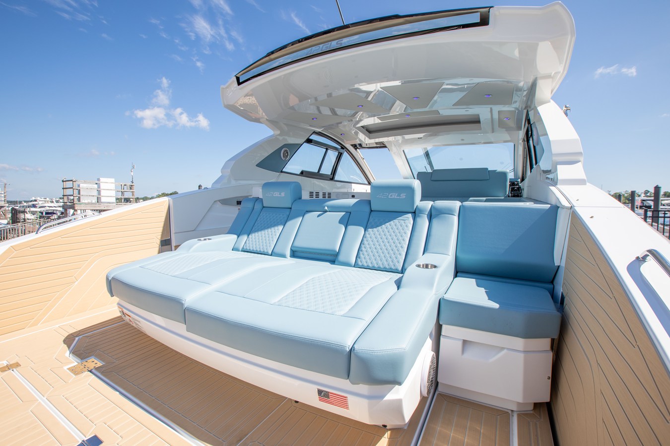 CRUISERS YACHTS 42 GLS OUTBOARD, photo 13