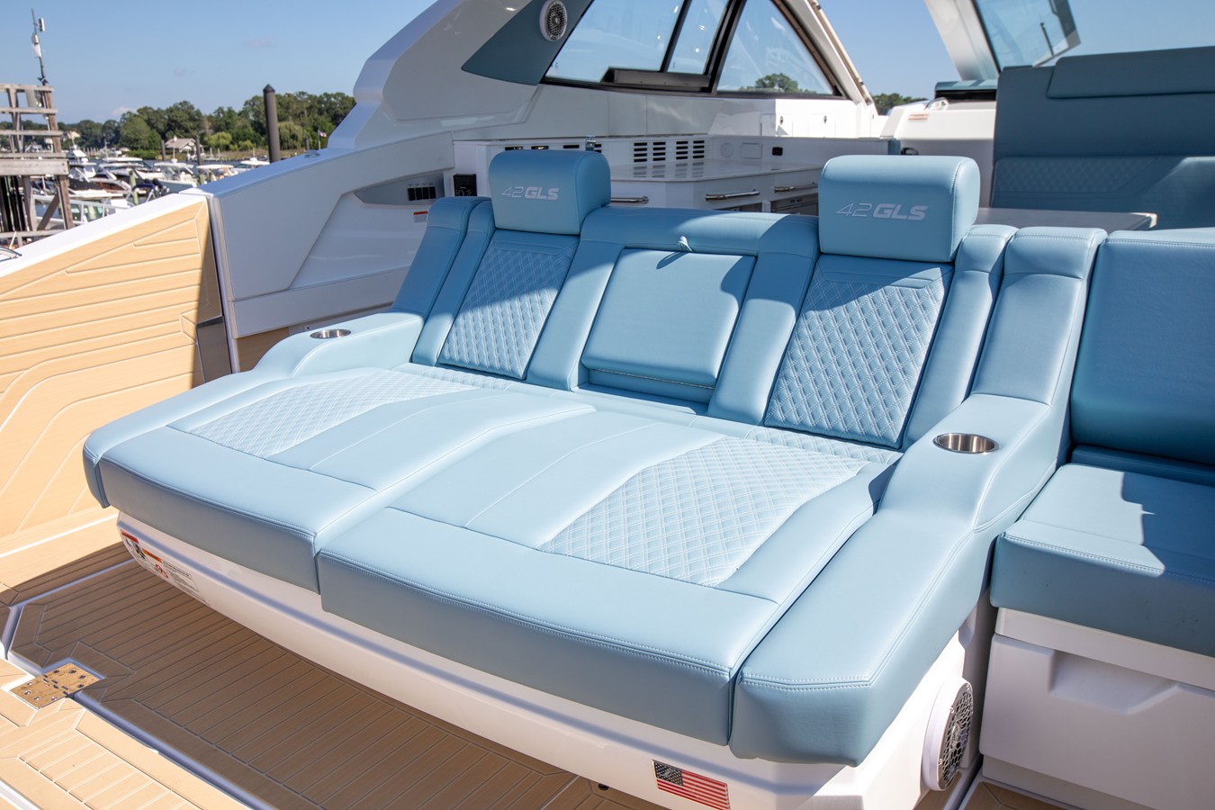 CRUISERS YACHTS 42 GLS OUTBOARD, photo 14