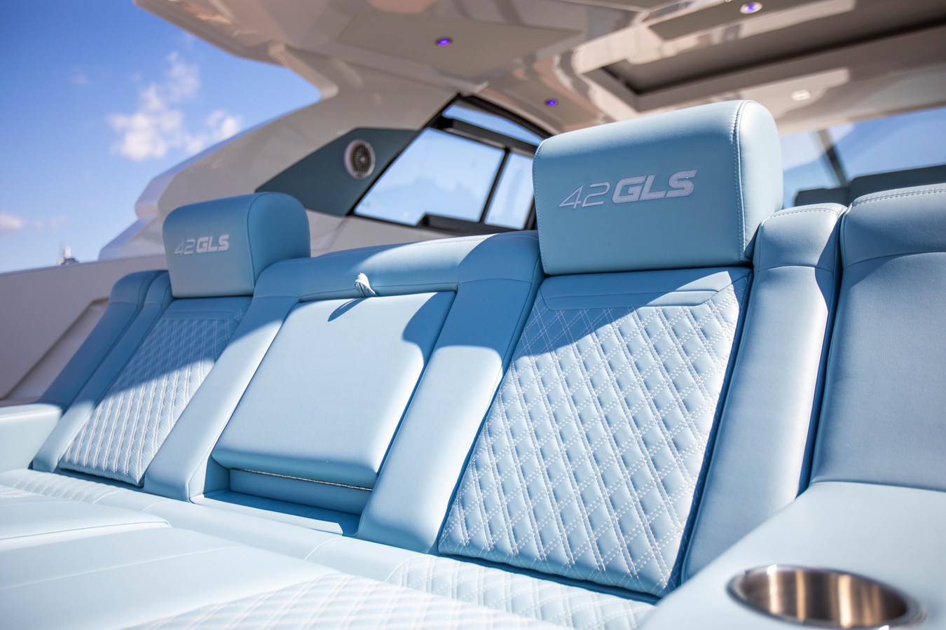 CRUISERS YACHTS 42 GLS OUTBOARD, photo 15