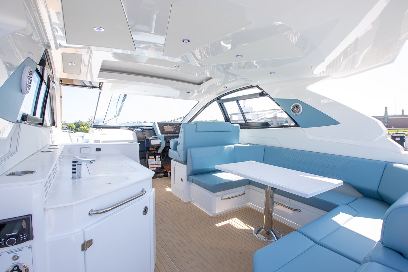 CRUISERS YACHTS 42 GLS OUTBOARD, photo 16