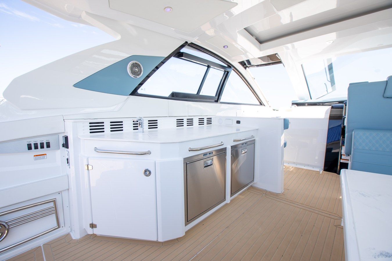 CRUISERS YACHTS 42 GLS OUTBOARD, photo 19