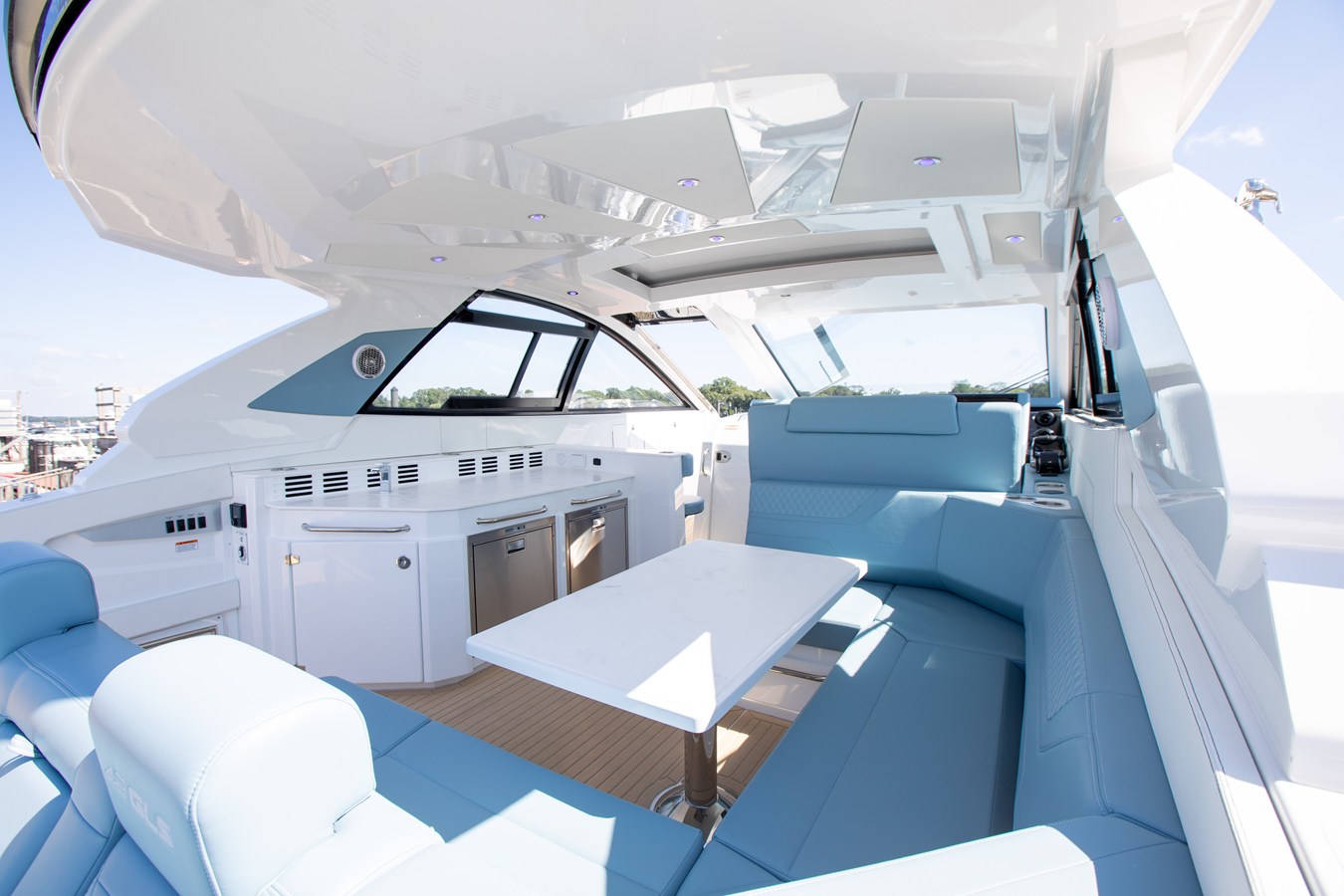 CRUISERS YACHTS 42 GLS OUTBOARD, photo 21