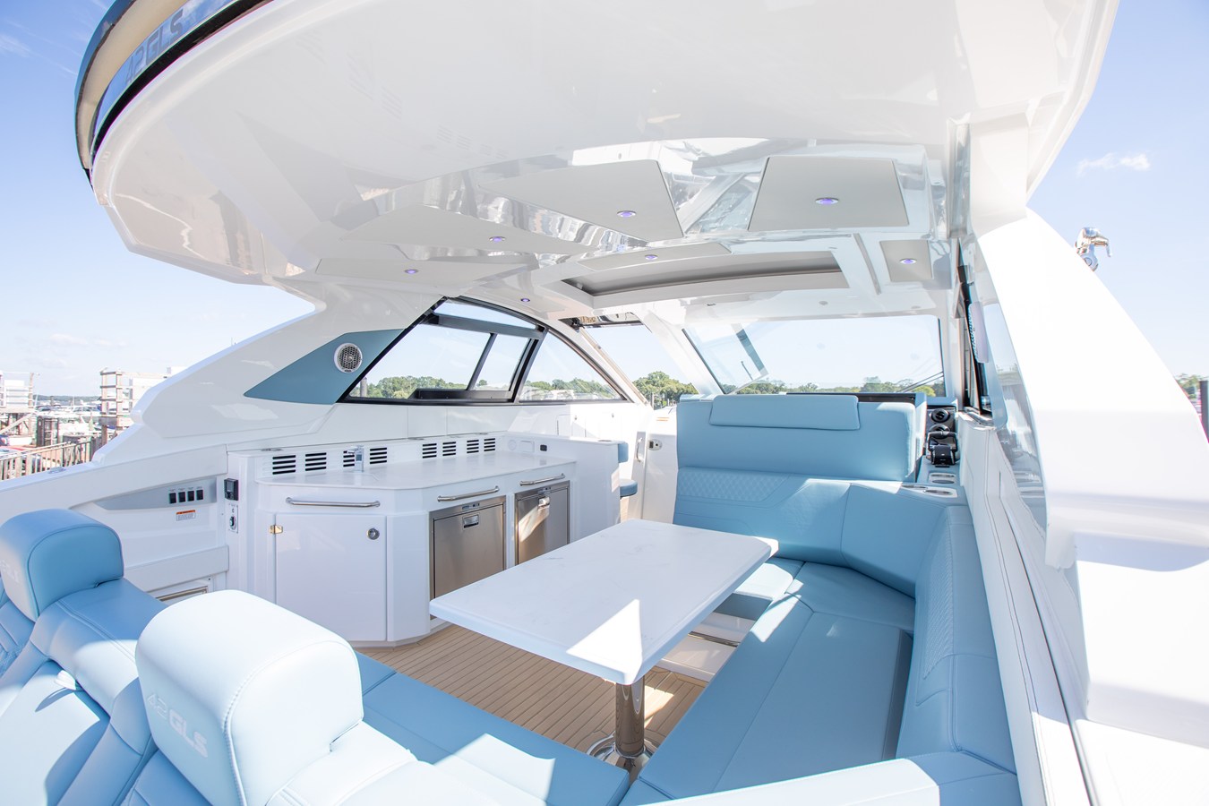 CRUISERS YACHTS 42 GLS OUTBOARD, photo 22