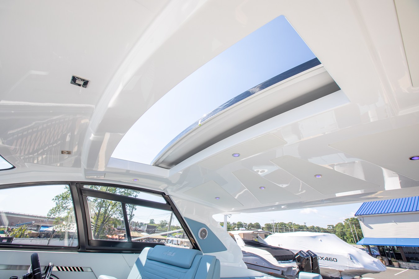 CRUISERS YACHTS 42 GLS OUTBOARD, photo 25