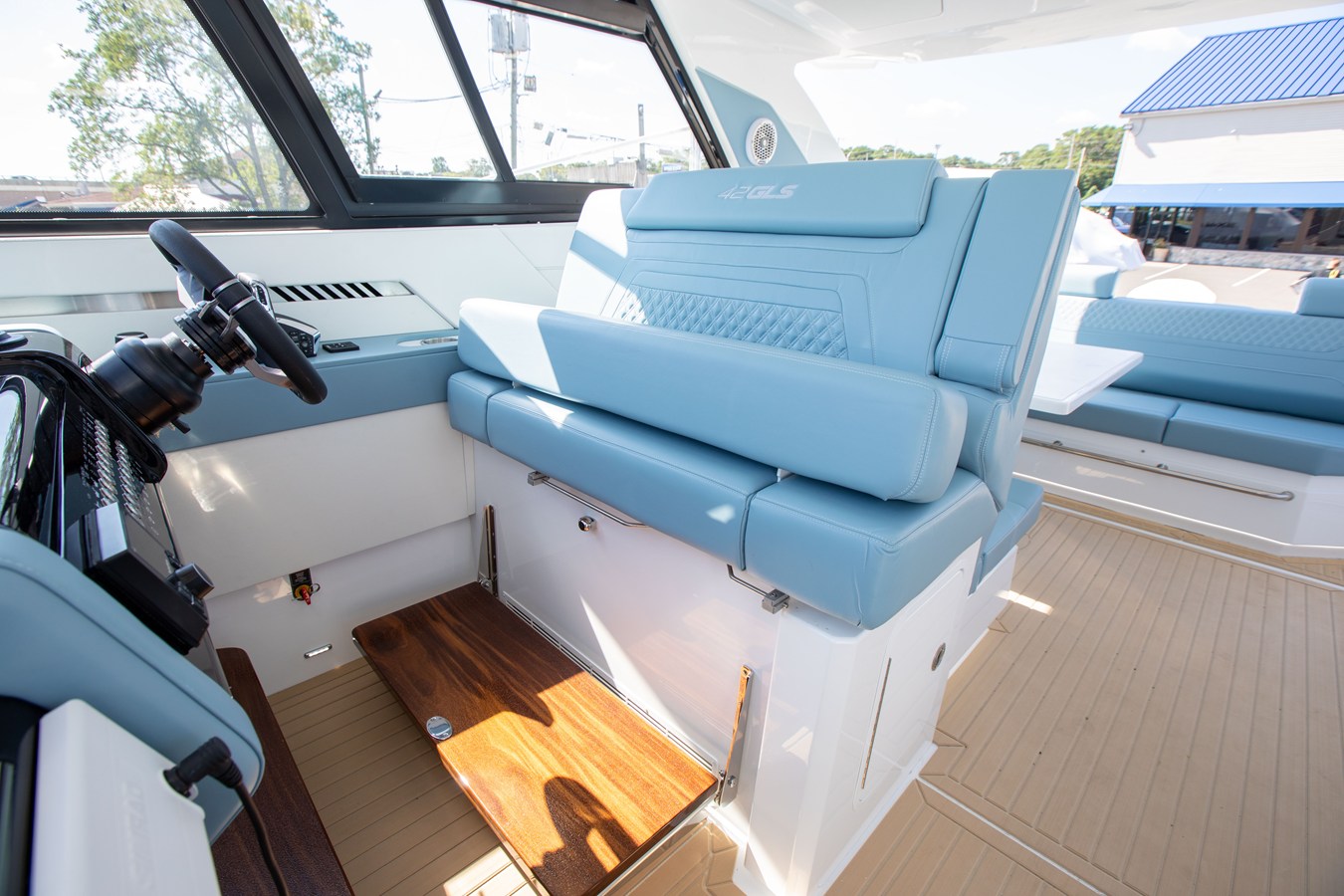 CRUISERS YACHTS 42 GLS OUTBOARD, photo 27