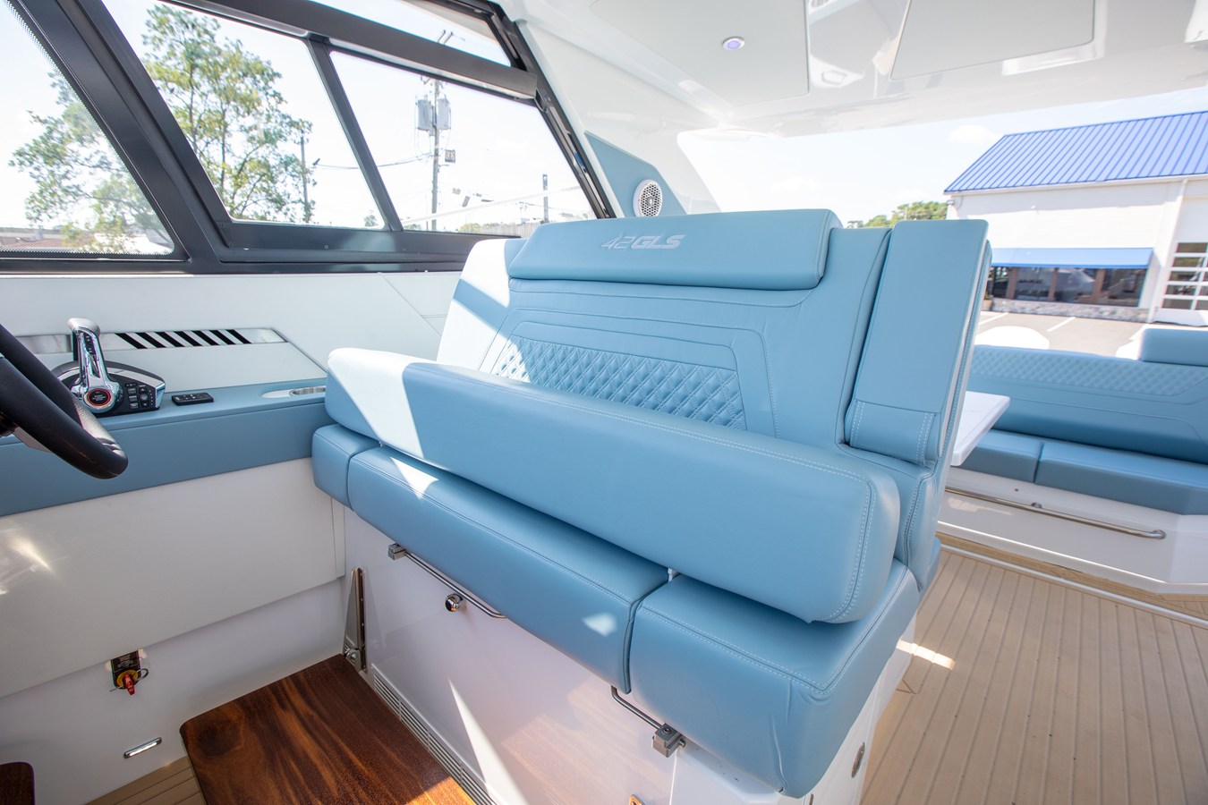 CRUISERS YACHTS 42 GLS OUTBOARD, photo 28