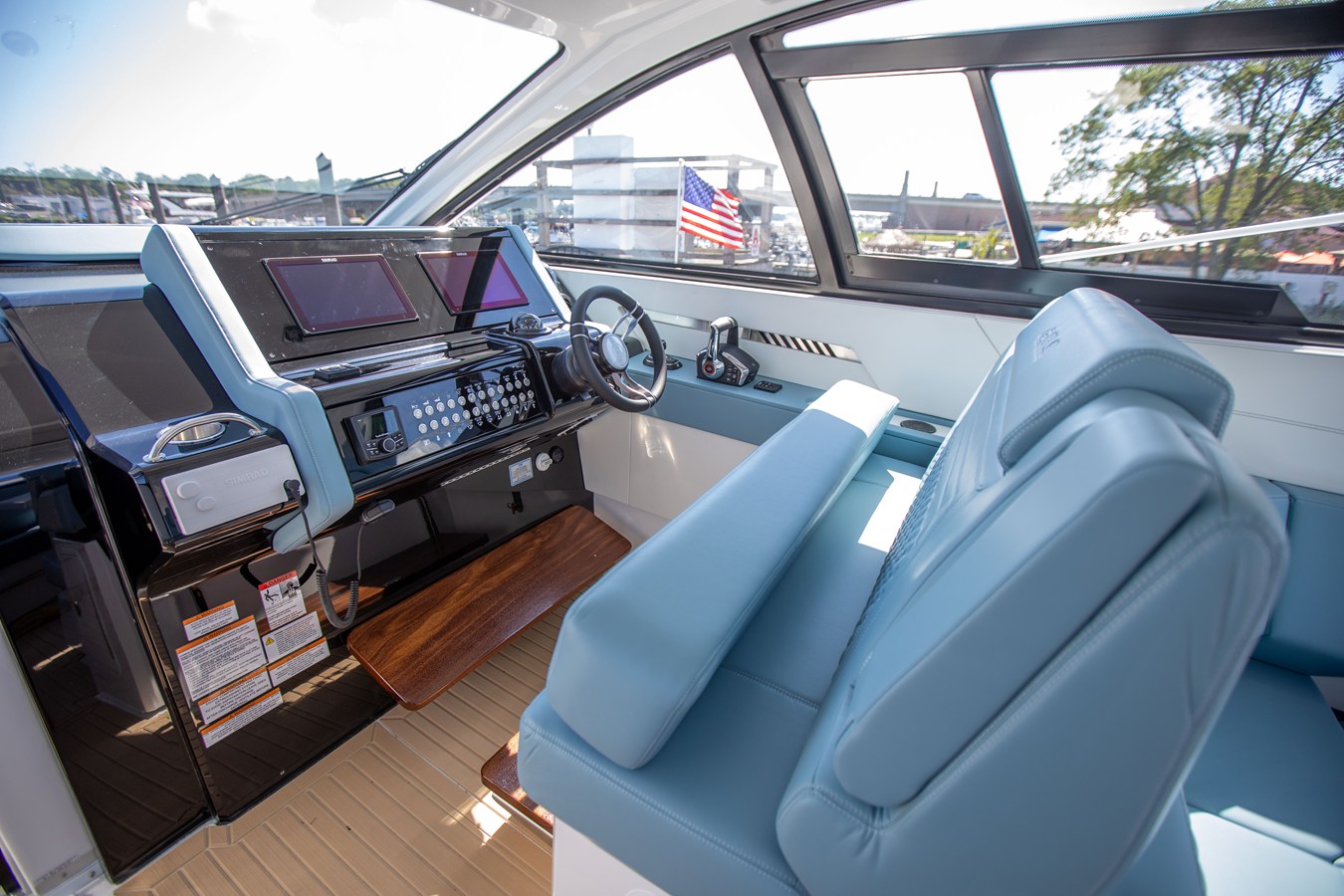 CRUISERS YACHTS 42 GLS OUTBOARD, photo 31