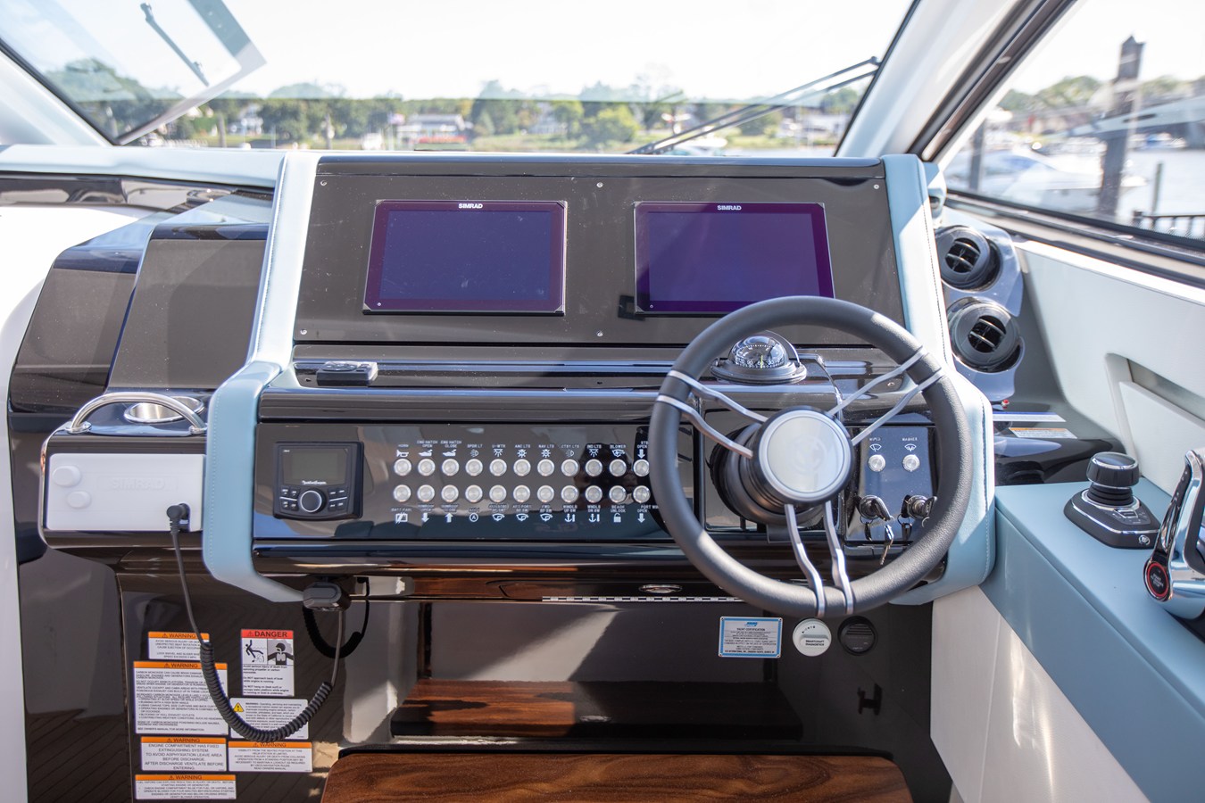 CRUISERS YACHTS 42 GLS OUTBOARD, photo 33