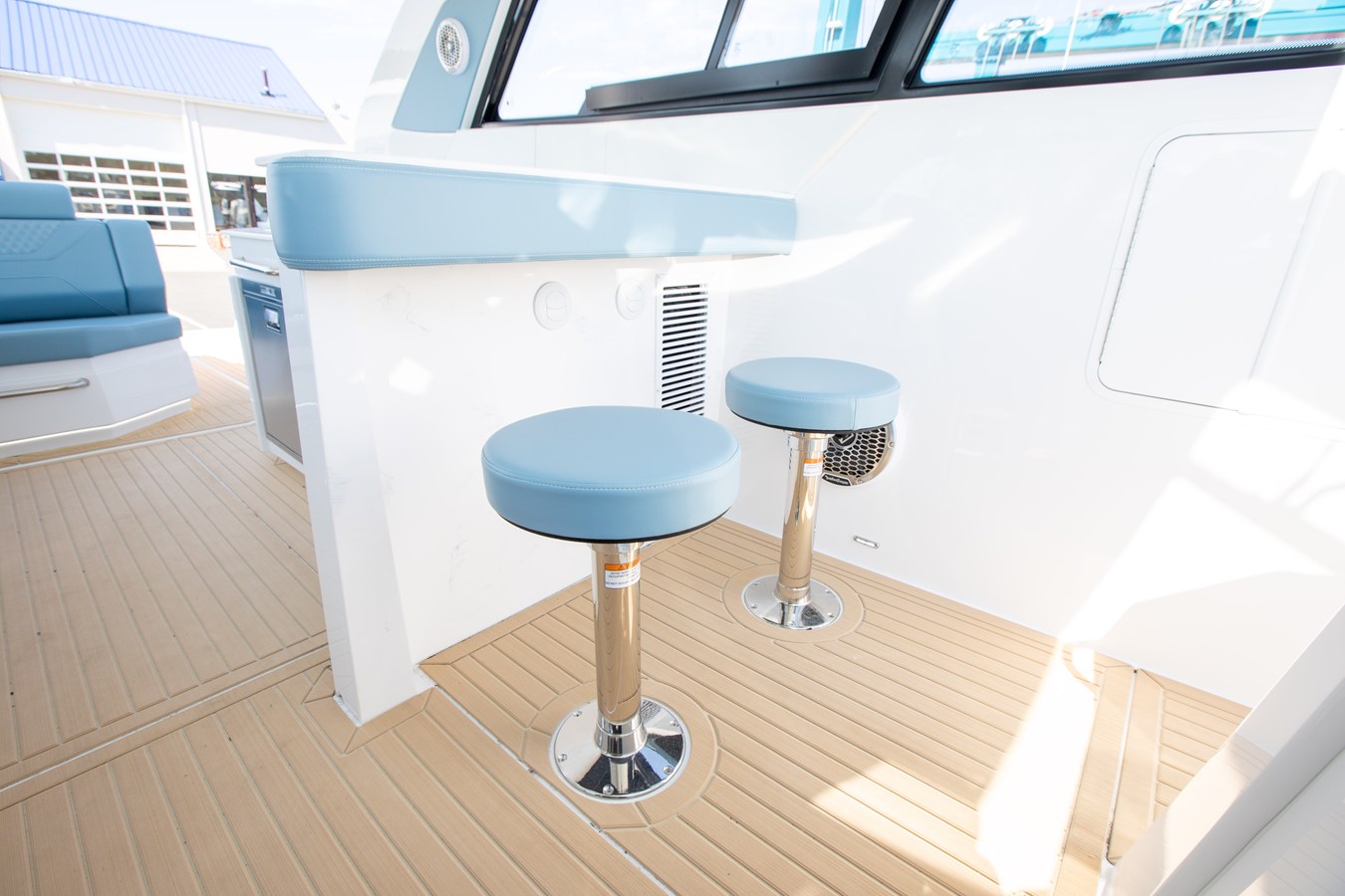CRUISERS YACHTS 42 GLS OUTBOARD, photo 34