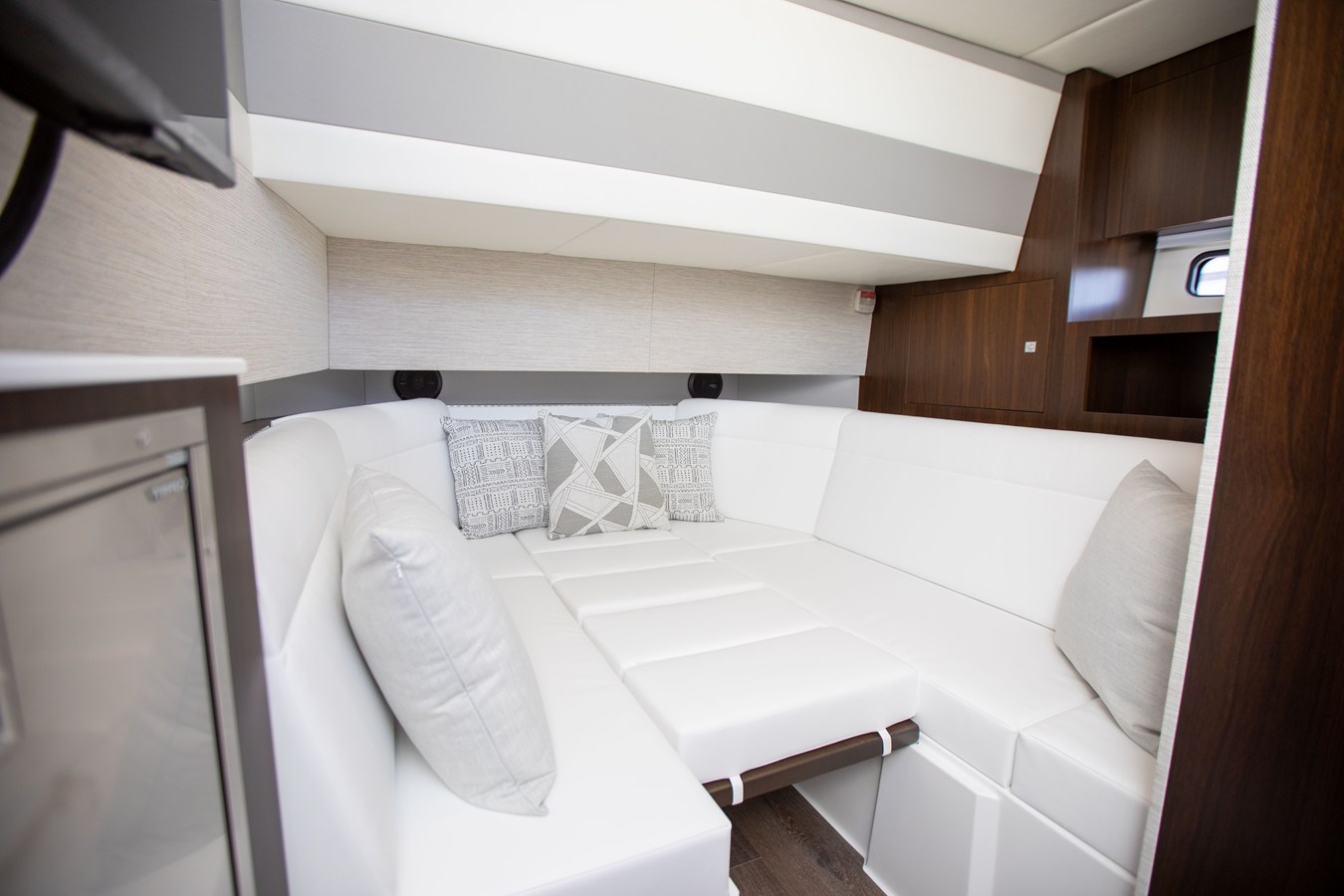 CRUISERS YACHTS 42 GLS OUTBOARD, photo 37