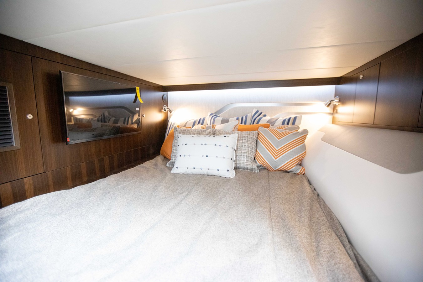 CRUISERS YACHTS 42 GLS OUTBOARD, photo 40