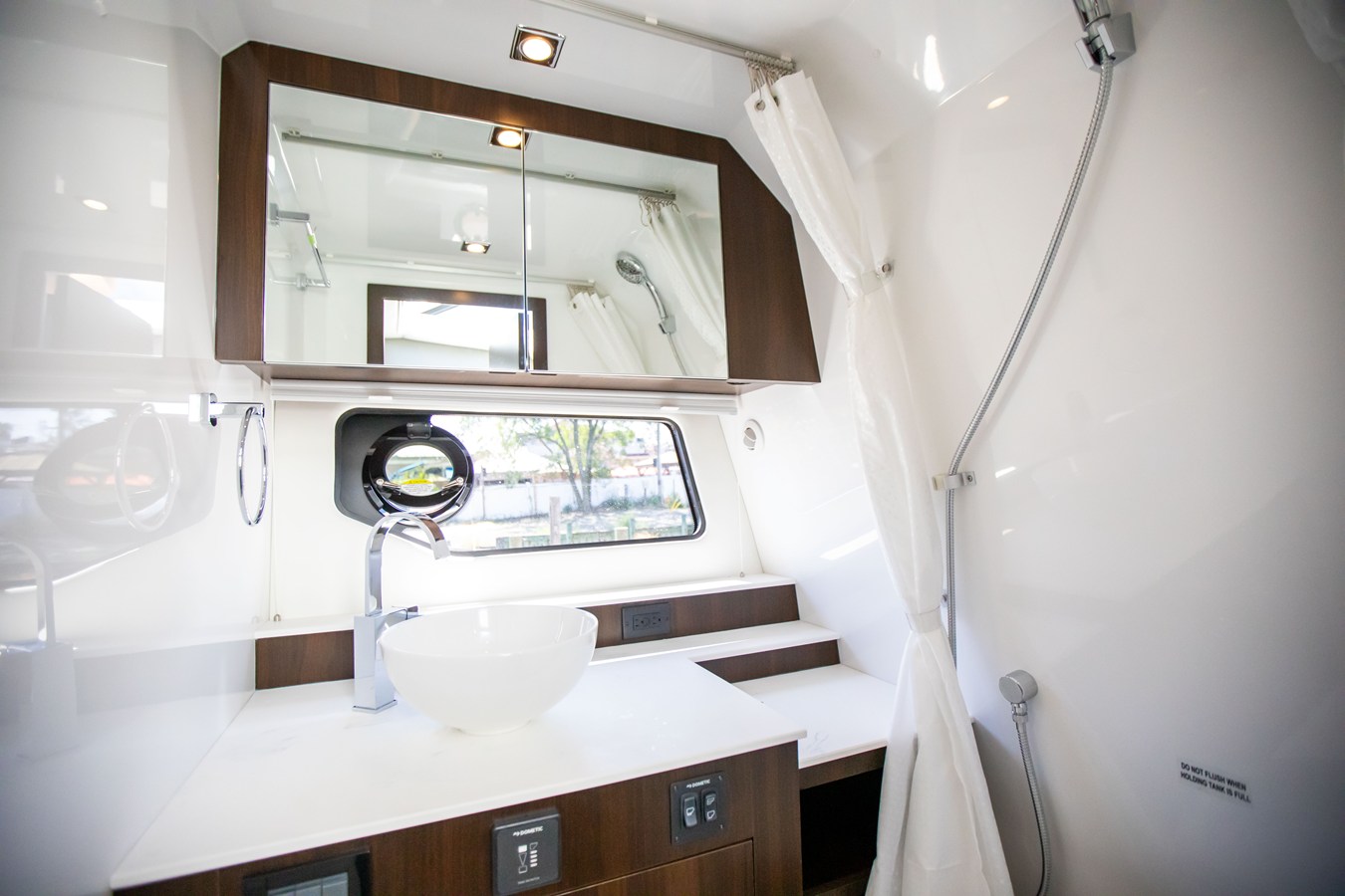 CRUISERS YACHTS 42 GLS OUTBOARD, photo 42