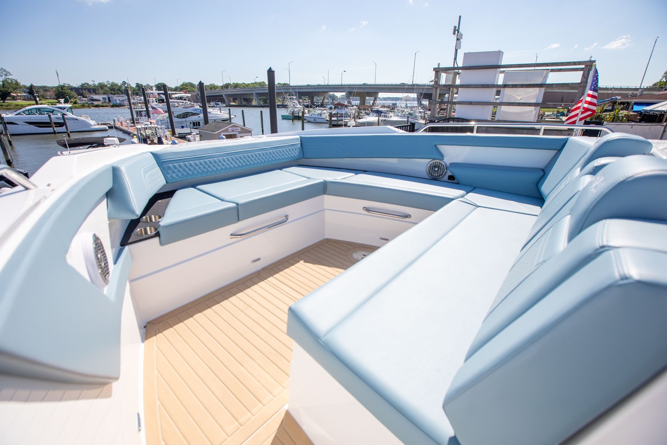 CRUISERS YACHTS 42 GLS OUTBOARD, photo 44