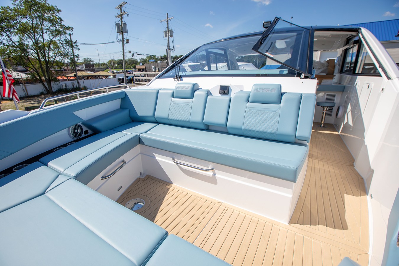 CRUISERS YACHTS 42 GLS OUTBOARD, photo 45