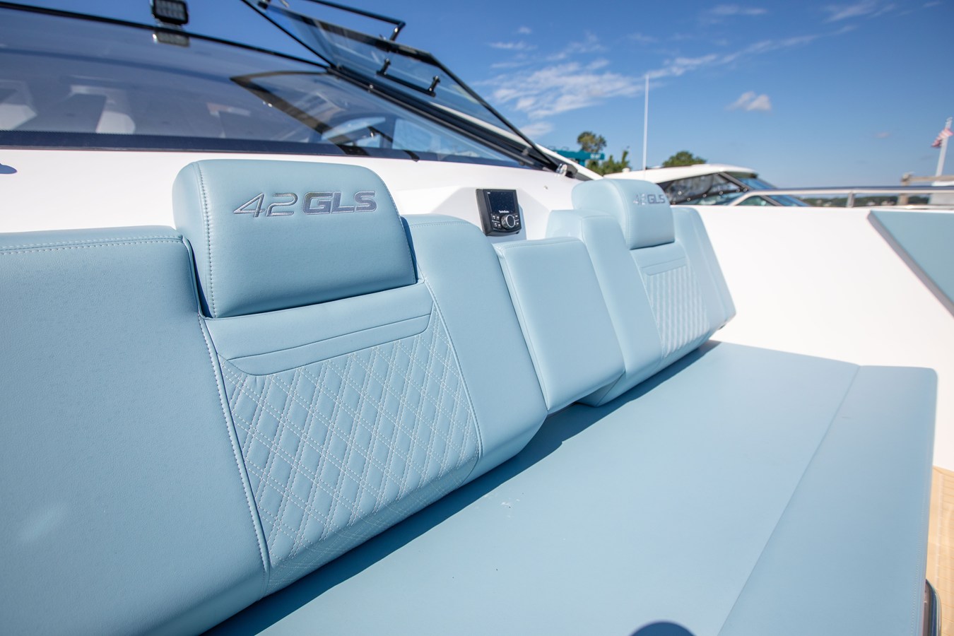 CRUISERS YACHTS 42 GLS OUTBOARD, photo 48