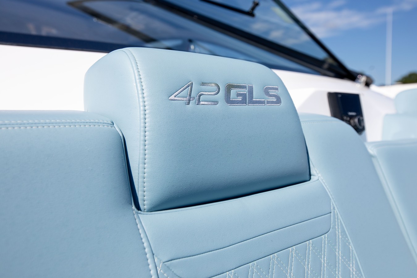 CRUISERS YACHTS 42 GLS OUTBOARD, photo 49