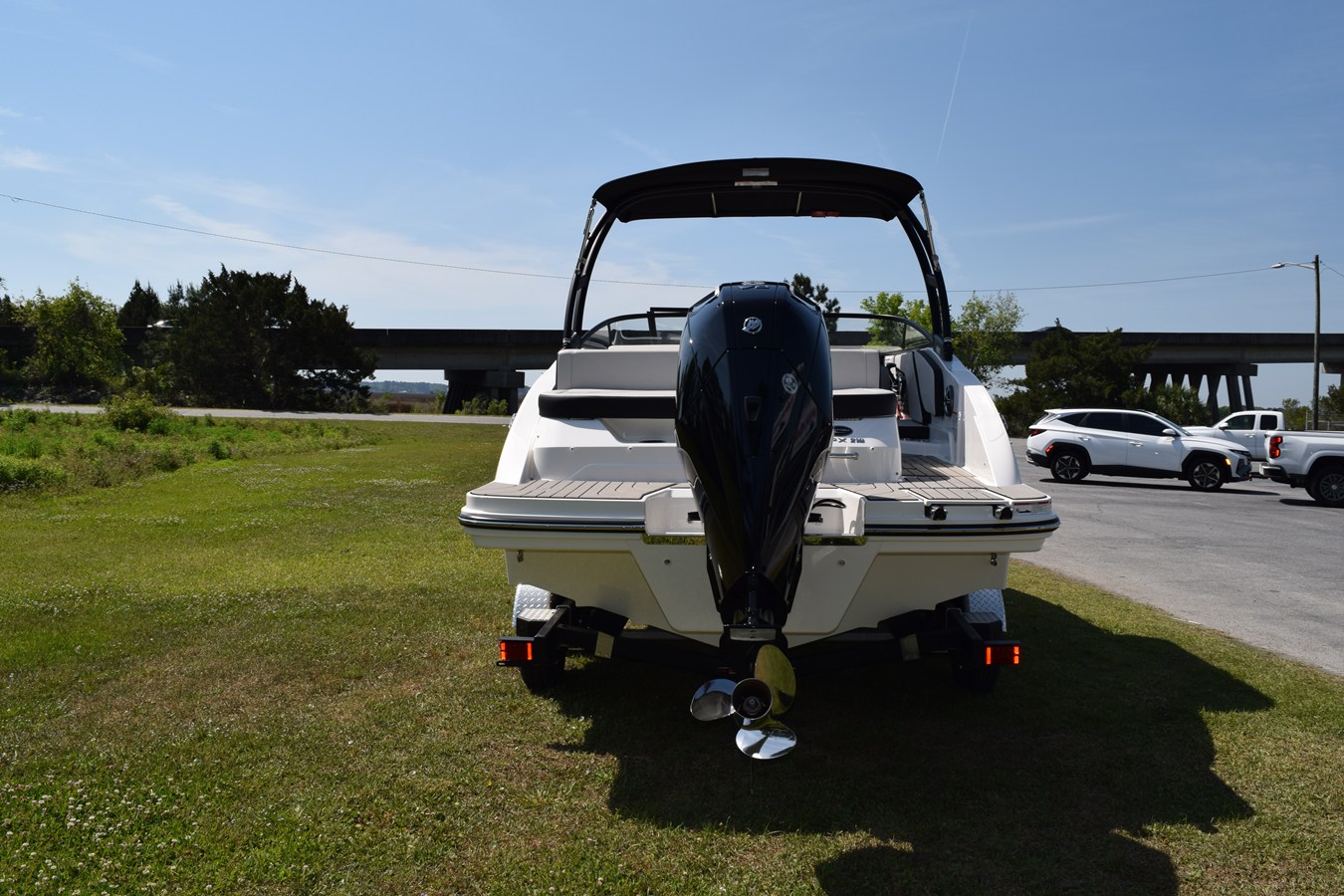 Sea Ray SPX 210 Outboard — 2026 Sea Ray SPX 210 Outboard — photo 2