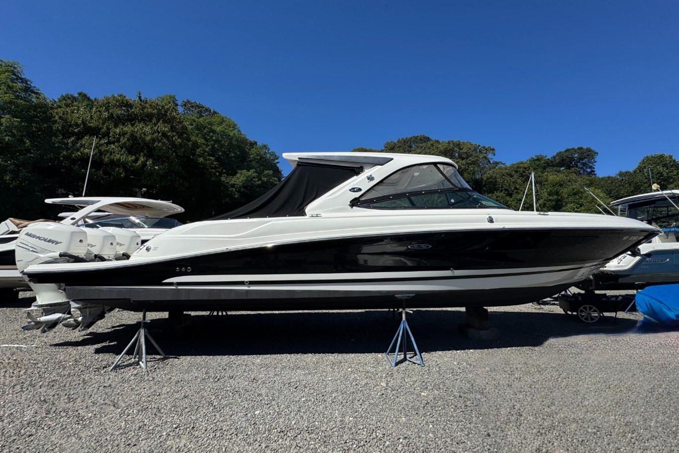 Sea Ray SLX 350 OB — 2017 Sea Ray SLX 350 OB — photo 4