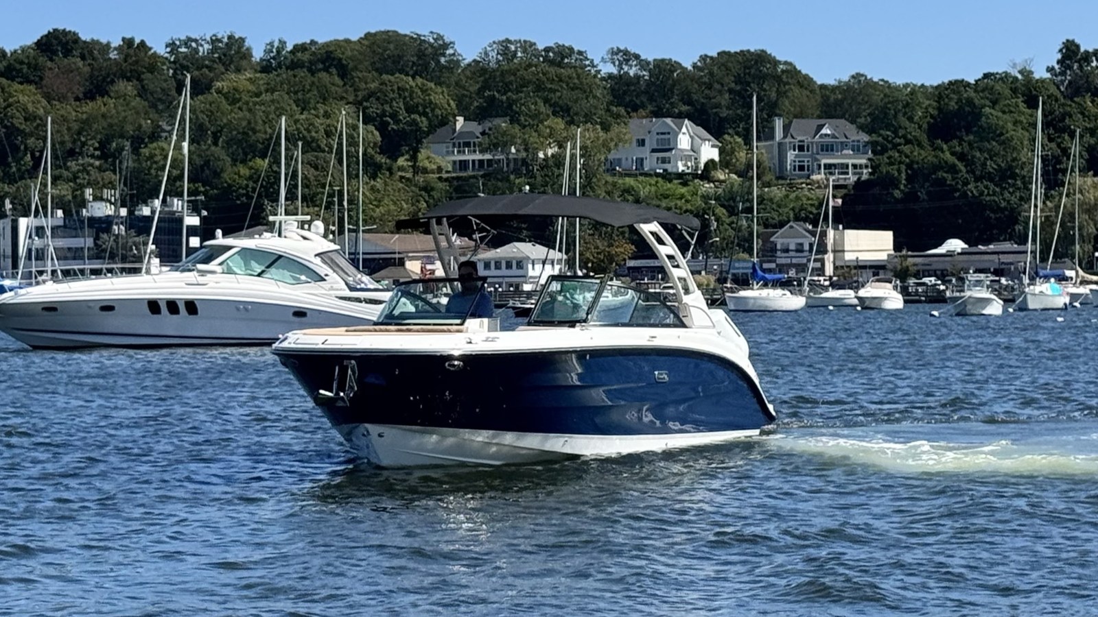 Sea Ray SDX 270 Outboard — 2027 Sea Ray SDX 270 Outboard — photo 2