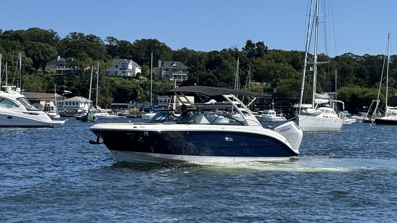 SEA RAY SDX 270 OUTBOARD — 2027 Sea Ray SDX 270 Outboard