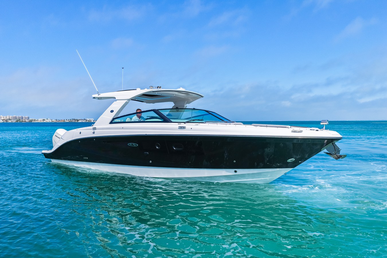 Sea Ray SLX 400 Outboard — 2026 Sea Ray SLX 400 Outboard — photo 4
