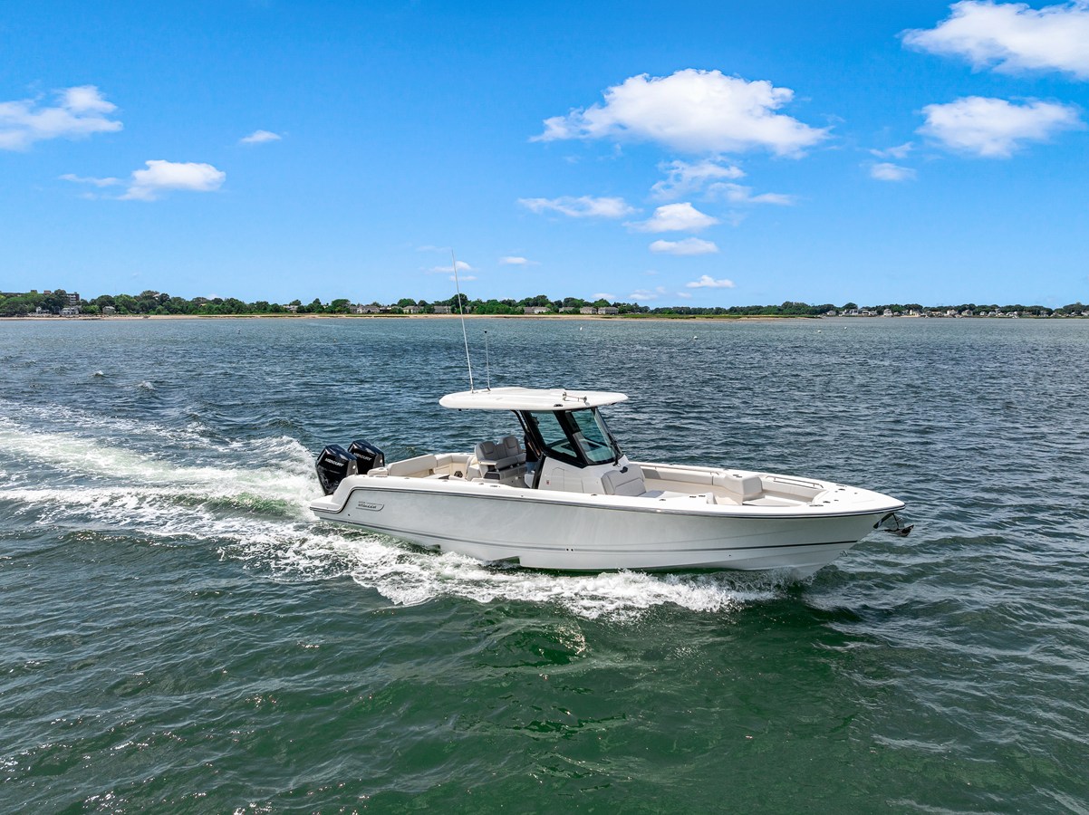 Boston Whaler 330 Outrage — 2026 Boston Whaler 330 Outrage — photo 2