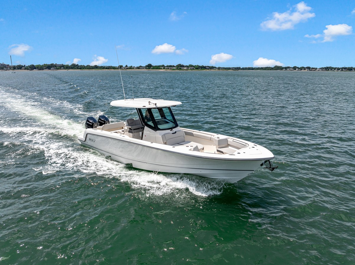 Boston Whaler 330 Outrage — 2026 Boston Whaler 330 Outrage — photo 3