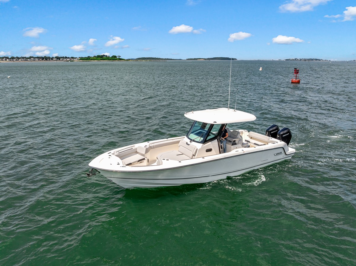 Boston Whaler 330 Outrage — 2026 Boston Whaler 330 Outrage — photo 4