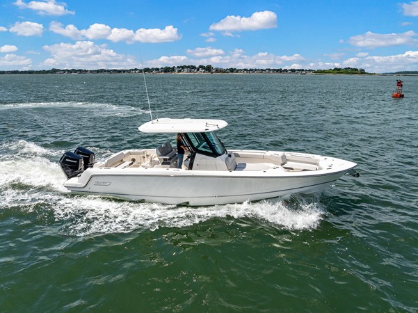 BOSTON WHALER 330 OUTRAGE — 2026 Boston Whaler 330 Outrage