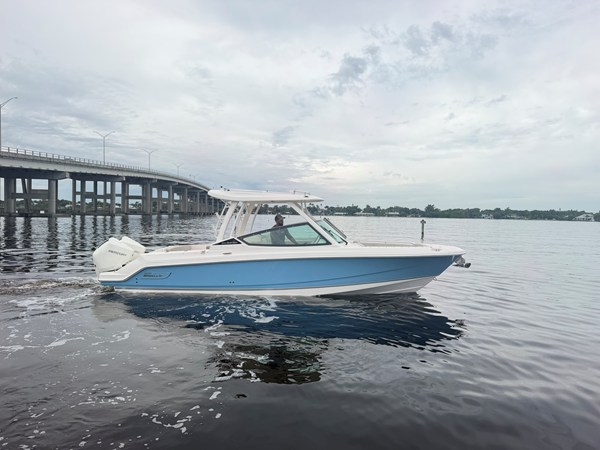 BOSTON WHALER 280 VANTAGE — 2027 Boston Whaler 280 Vantage