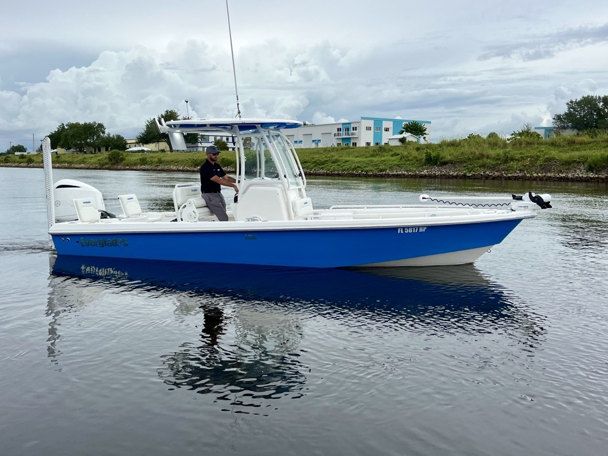 Everglades 243 CENTER CONSOLE — 2017 Everglades 243 Center Console — fotoğraf 2
