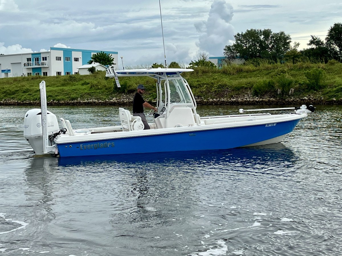Everglades 243 CENTER CONSOLE — 2017 Everglades 243 Center Console — fotoğraf 3