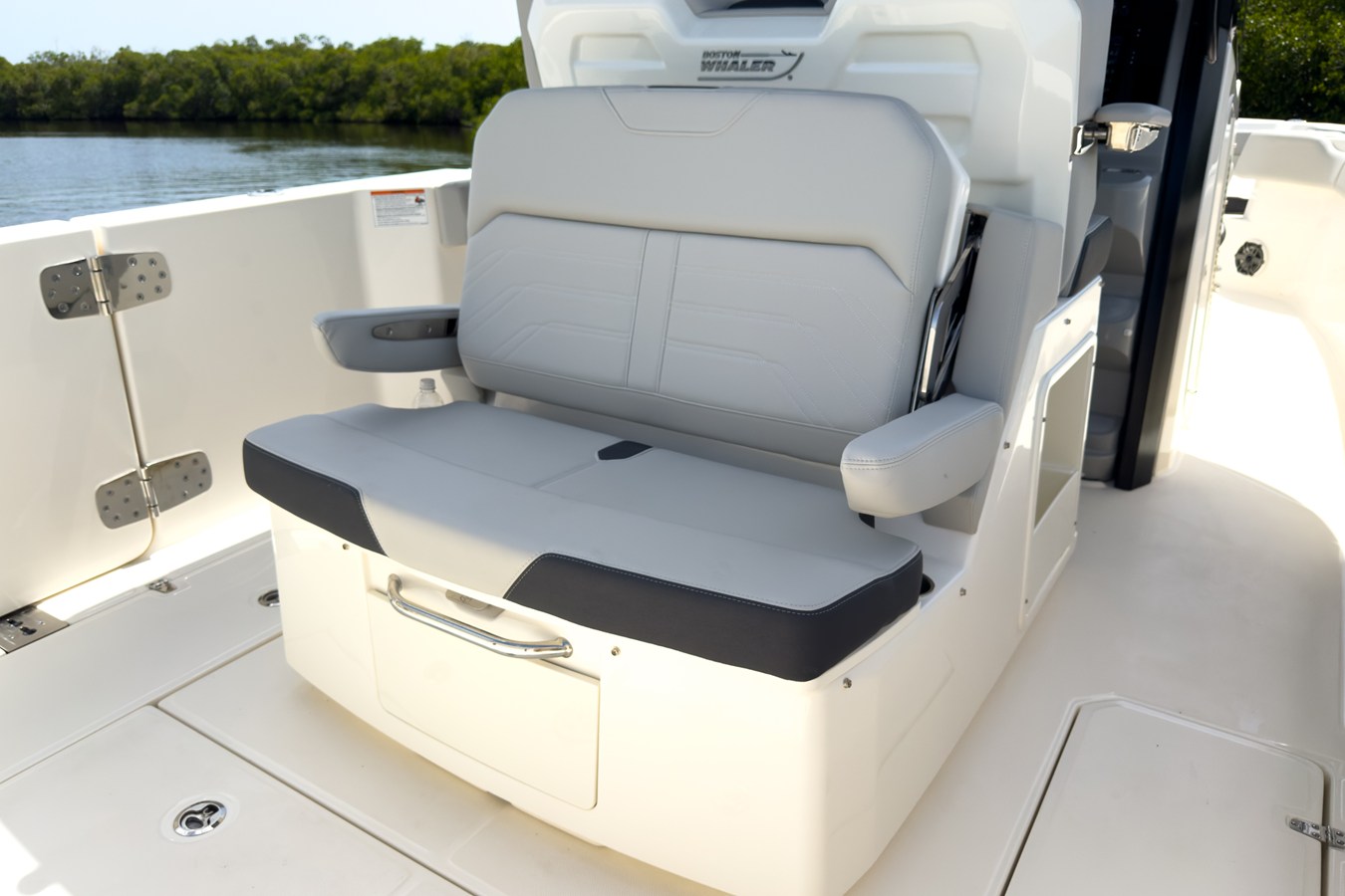 BOSTON WHALER 330 OUTRAGE, photo 9