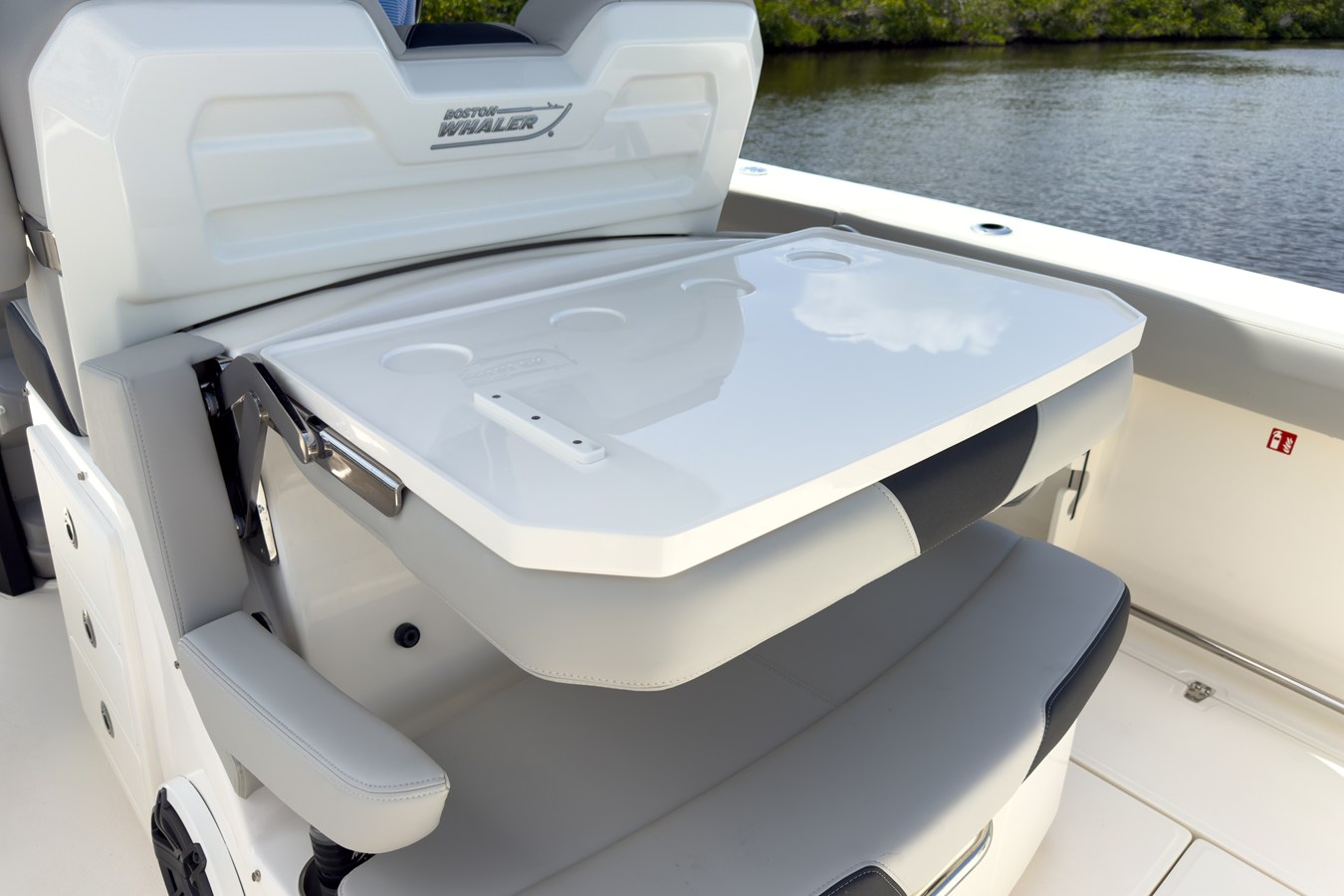BOSTON WHALER 330 OUTRAGE, photo 10