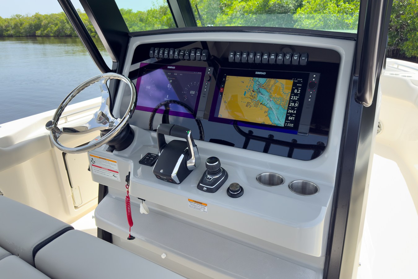 BOSTON WHALER 330 OUTRAGE, photo 11