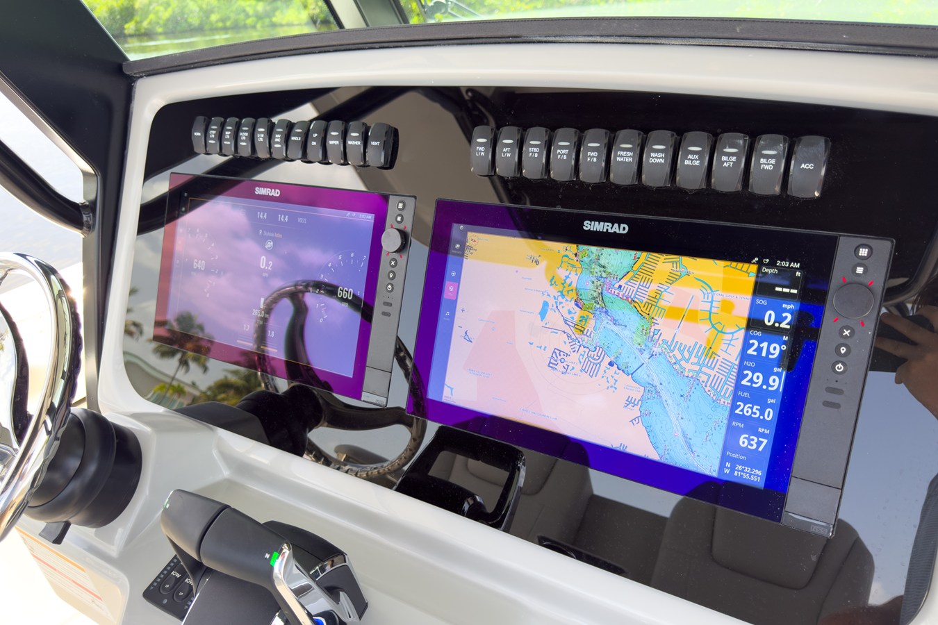 BOSTON WHALER 330 OUTRAGE, photo 12