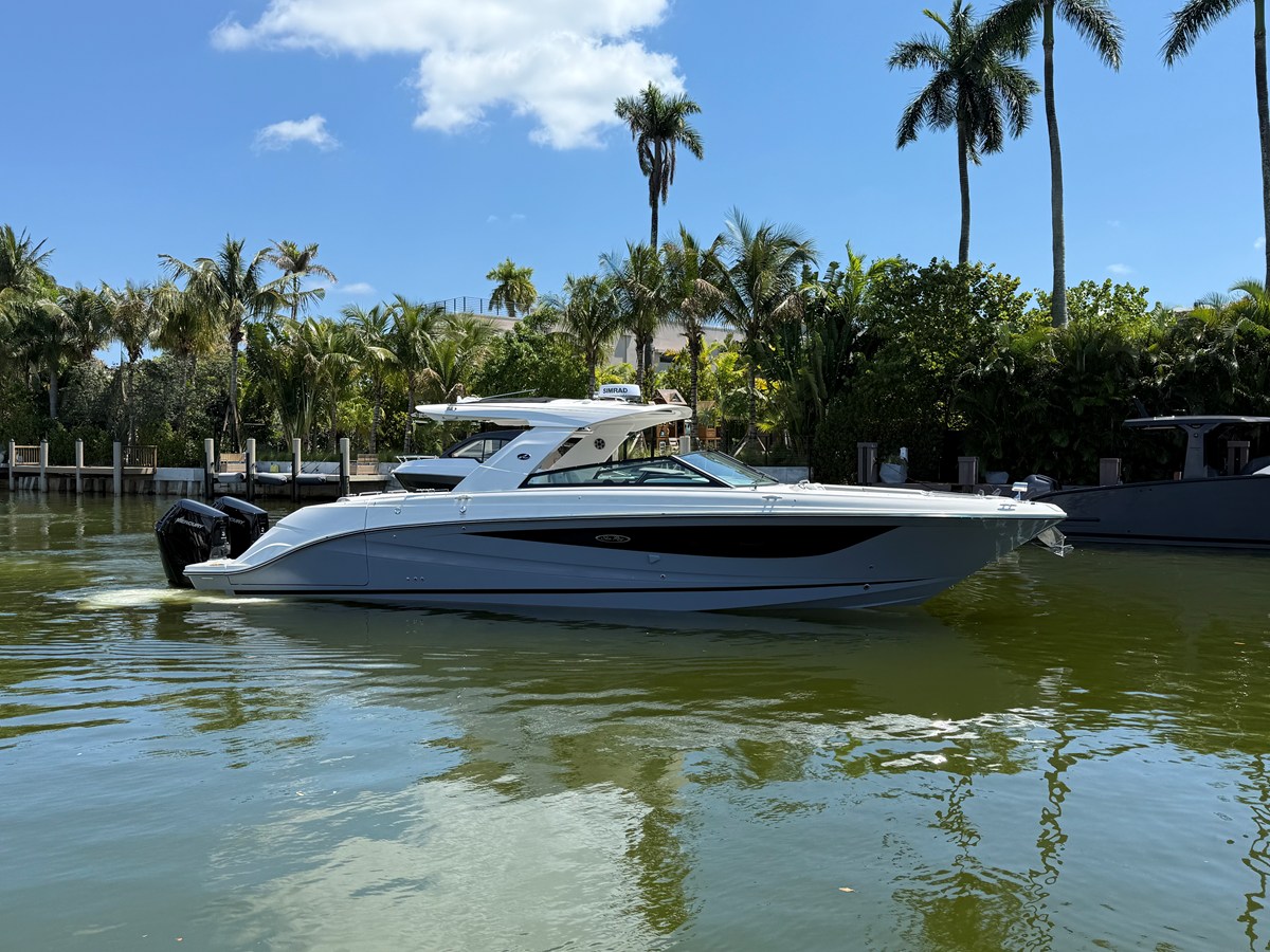 Sea Ray SLX 400 Outboard — 2026 Sea Ray SLX 400 Outboard — photo 3