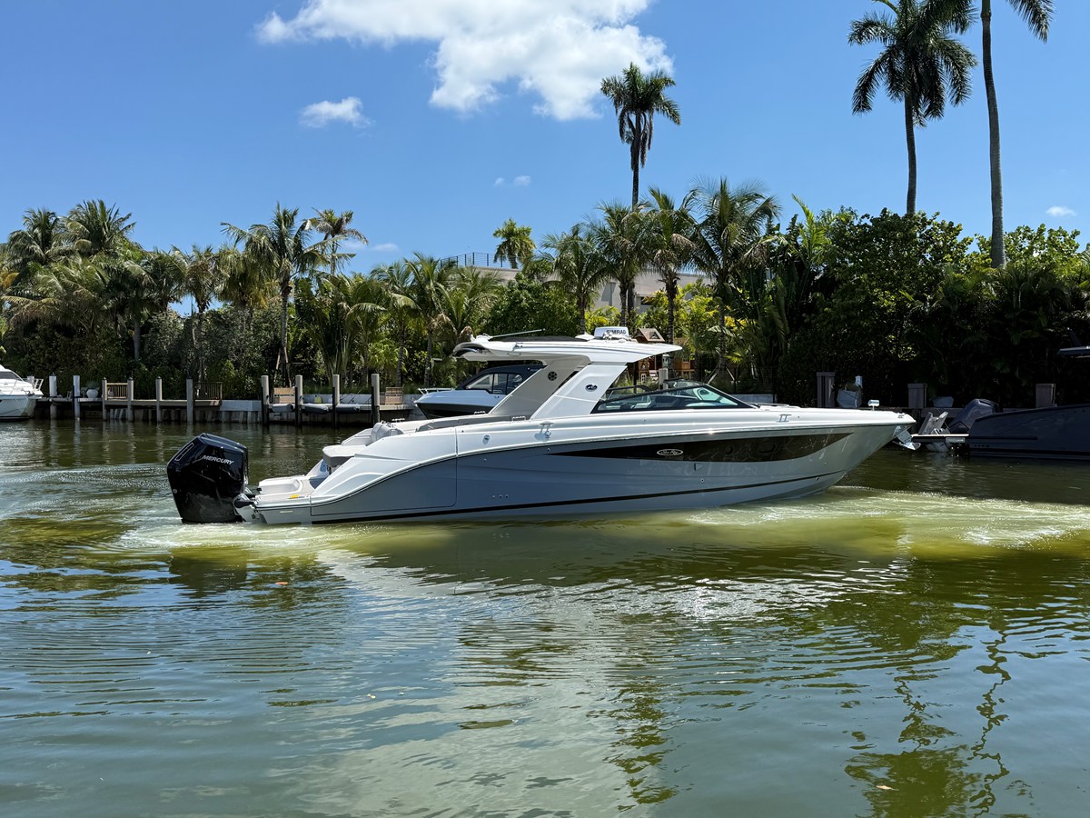 Sea Ray SLX 400 Outboard — 2026 Sea Ray SLX 400 Outboard — photo 5