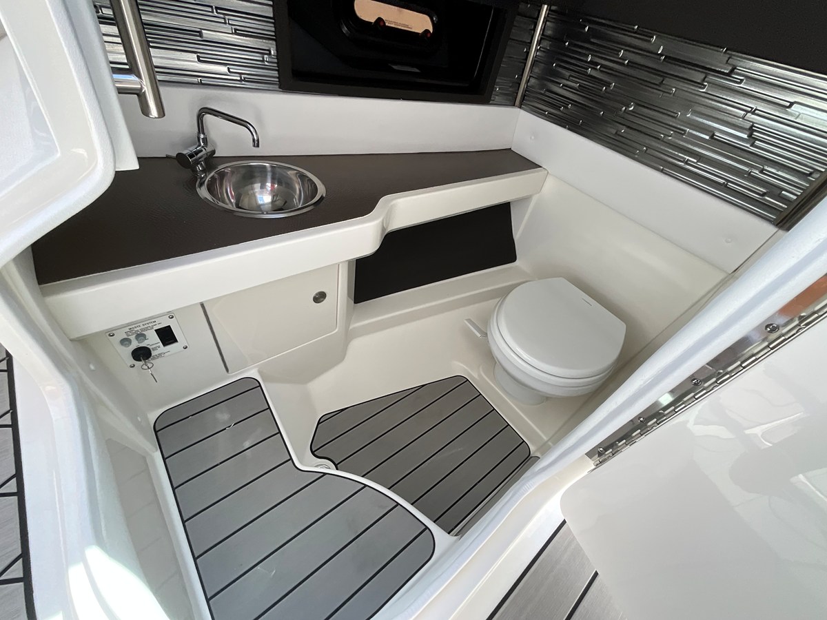 SEA RAY SLX 310 OUTBOARD, photo 21