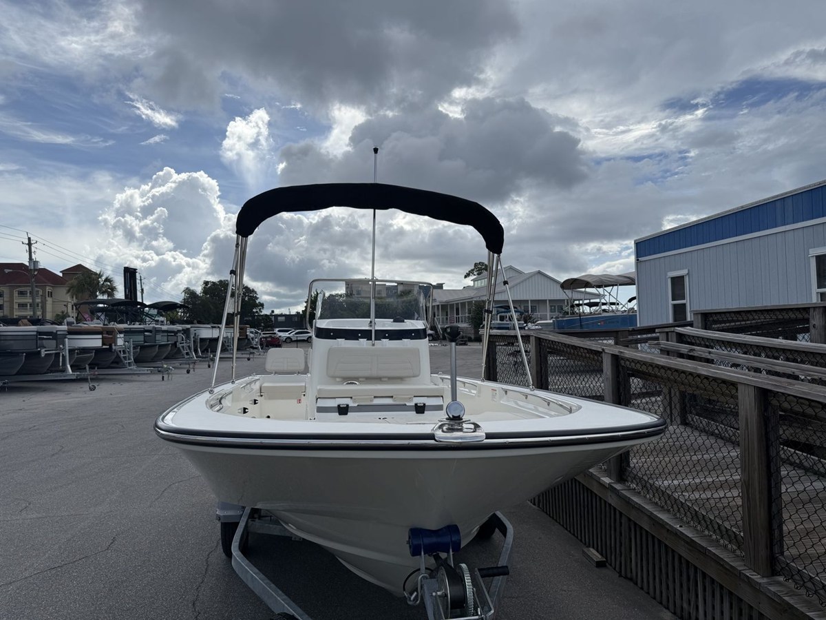 Boston Whaler 190 Montauk — 2027 Boston Whaler 190 Montauk — photo 3