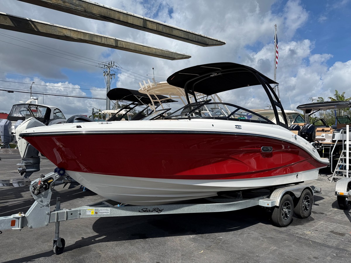 Sea Ray SPX 210 Outboard — 2026 Sea Ray SPX 210 Outboard — photo 2