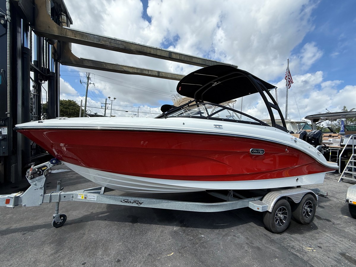 Sea Ray SPX 210 Outboard — 2026 Sea Ray SPX 210 Outboard — photo 3