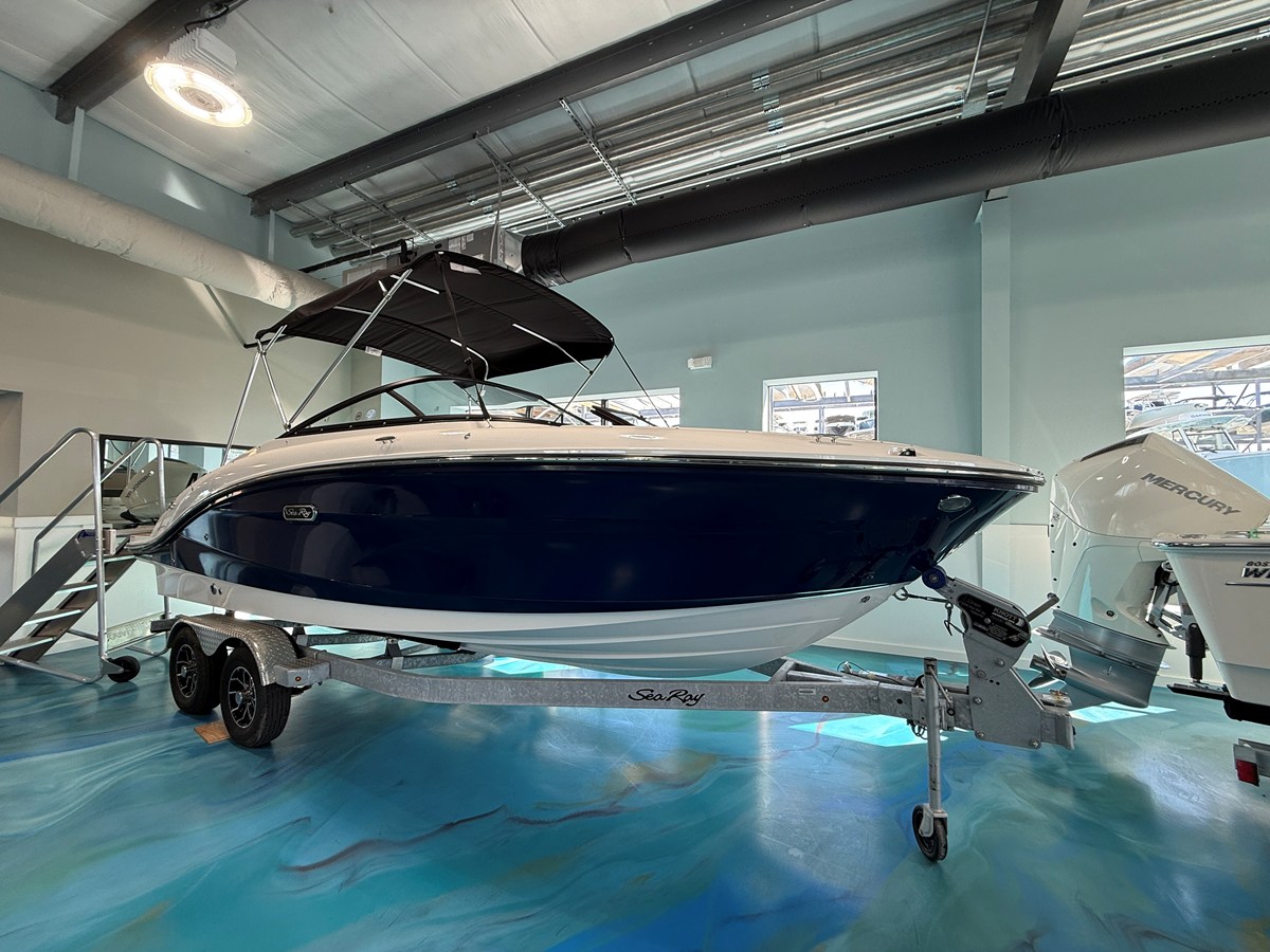 Sea Ray SPX 210 Outboard — 2026 Sea Ray SPX 210 Outboard — photo 2