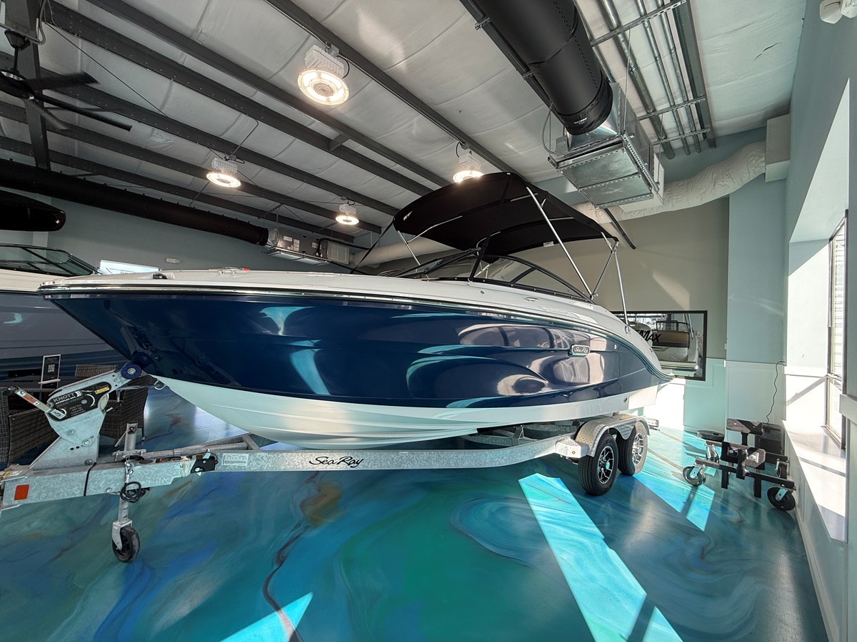 Sea Ray SPX 210 Outboard — 2026 Sea Ray SPX 210 Outboard — photo 4