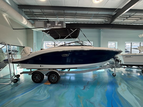 SEA RAY SPX 210 OUTBOARD — 2026 Sea Ray SPX 210 Outboard