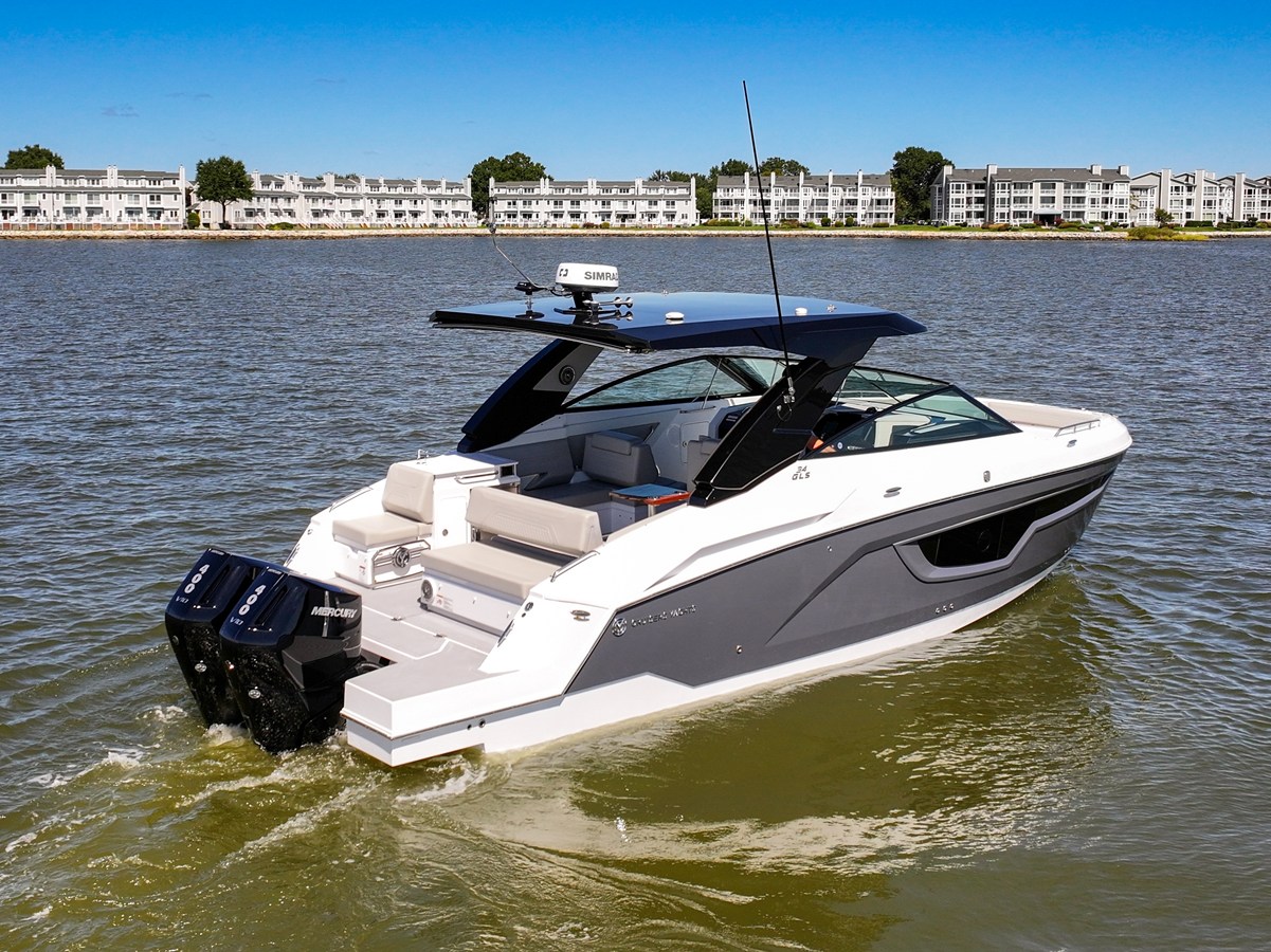 Cruisers Yachts 34 GLS Outboard — 2026 Cruisers Yachts 34 GLS Outboard — photo 2